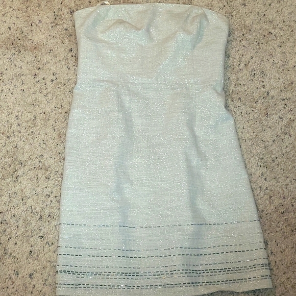 🥀🥀👋 Last Call Strapless champagne shimmer dress with built-in bra. 8 petite - Picture 1 of 4